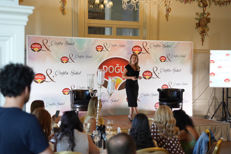 Yeni Doğuş Fonksiyonel Çayları, Çağla Şikel ile tanıtıldı