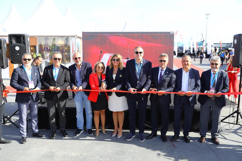 Tekne şovları İstanbul’un sularında başladı