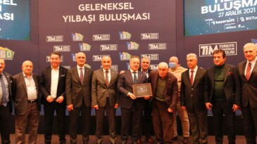 Duayen Gazeteci Osman Arolat yaşamını yitirdi