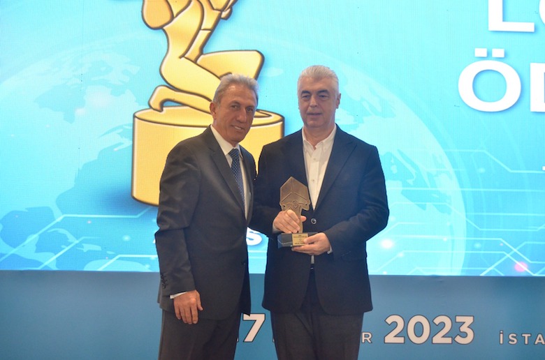 Lojistikçilerden Celal Toprak’a ödül