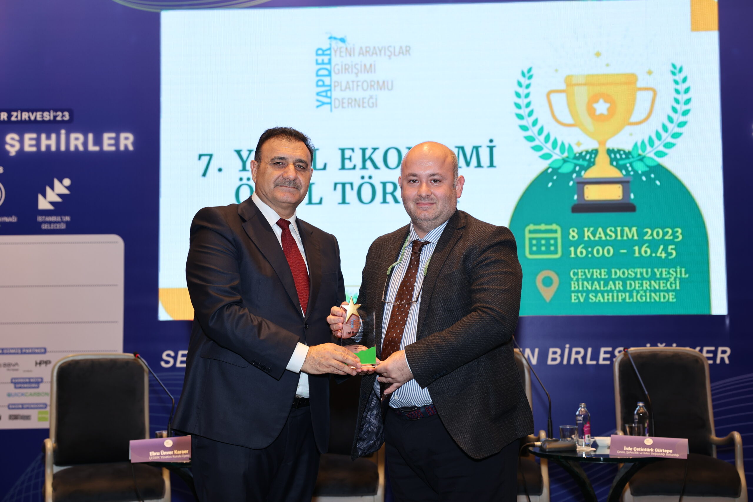 Fatih Belediyesi’nin Atık Çalışmalarına Bir Ödülde  Yeşil Ekonomi’den Geldi