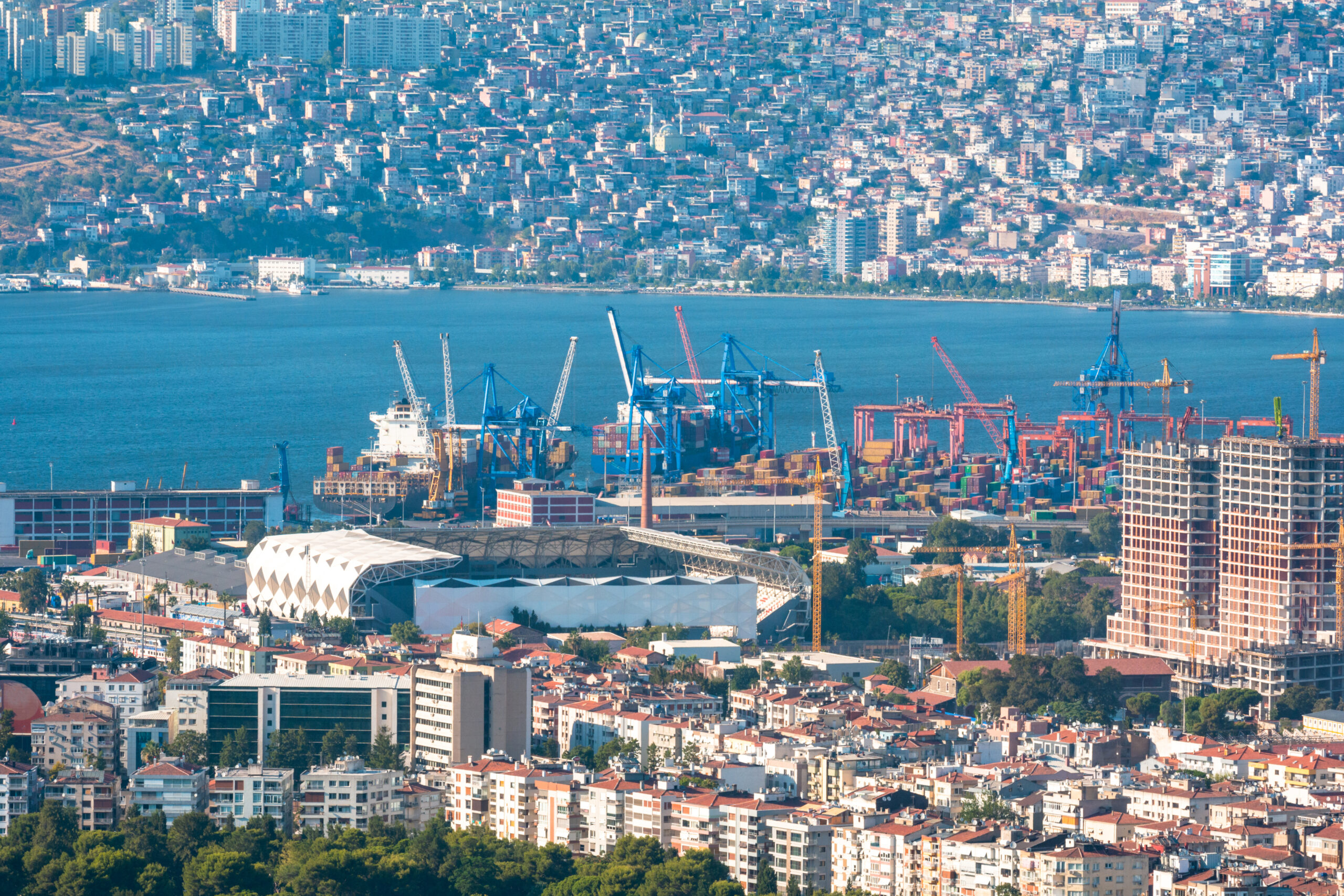 Ege Bölgesi dış ticarette 8 milyar dolar fazla verdi