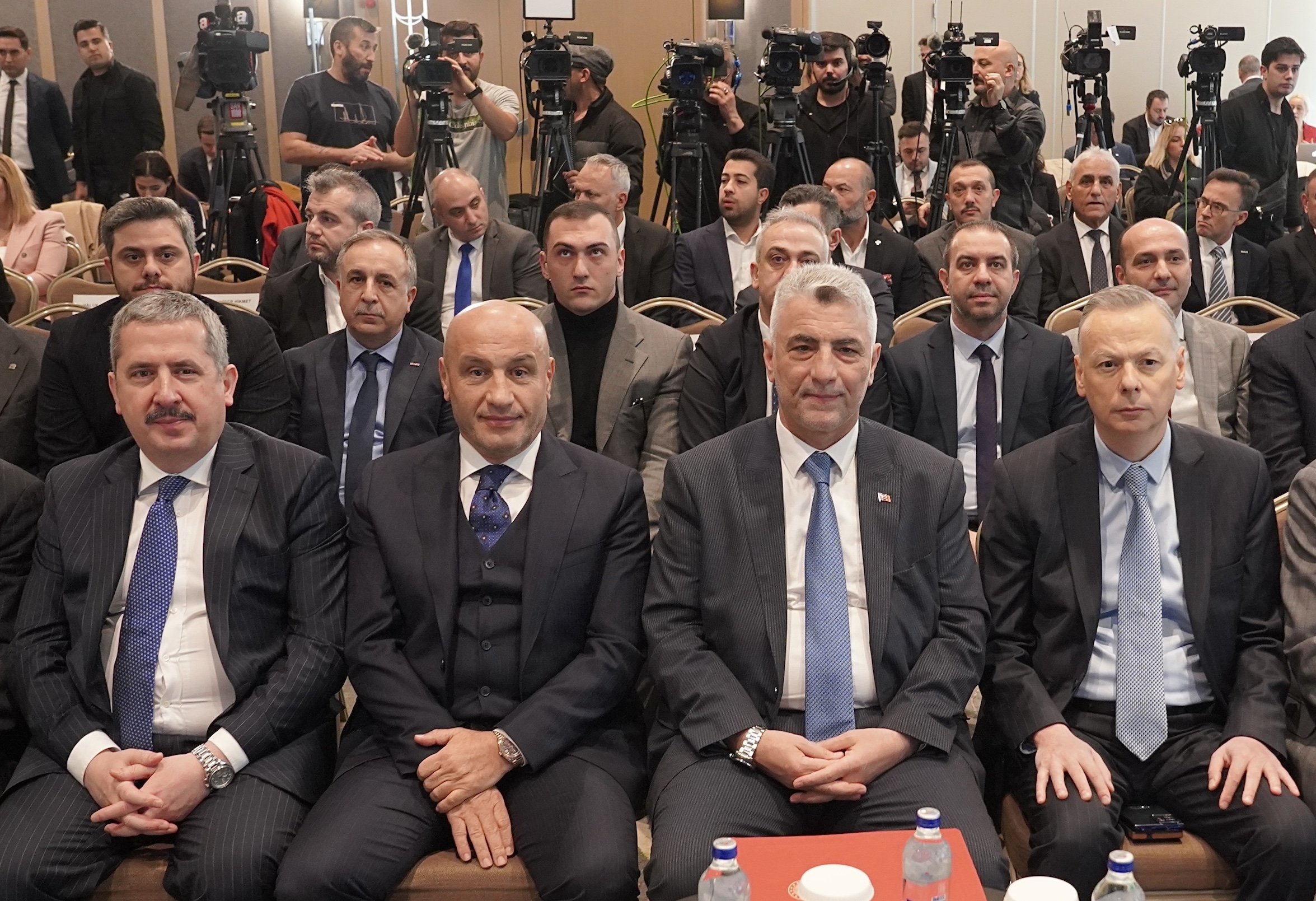 Otomotiv lider oldu ihracat yine rekor kırdı
