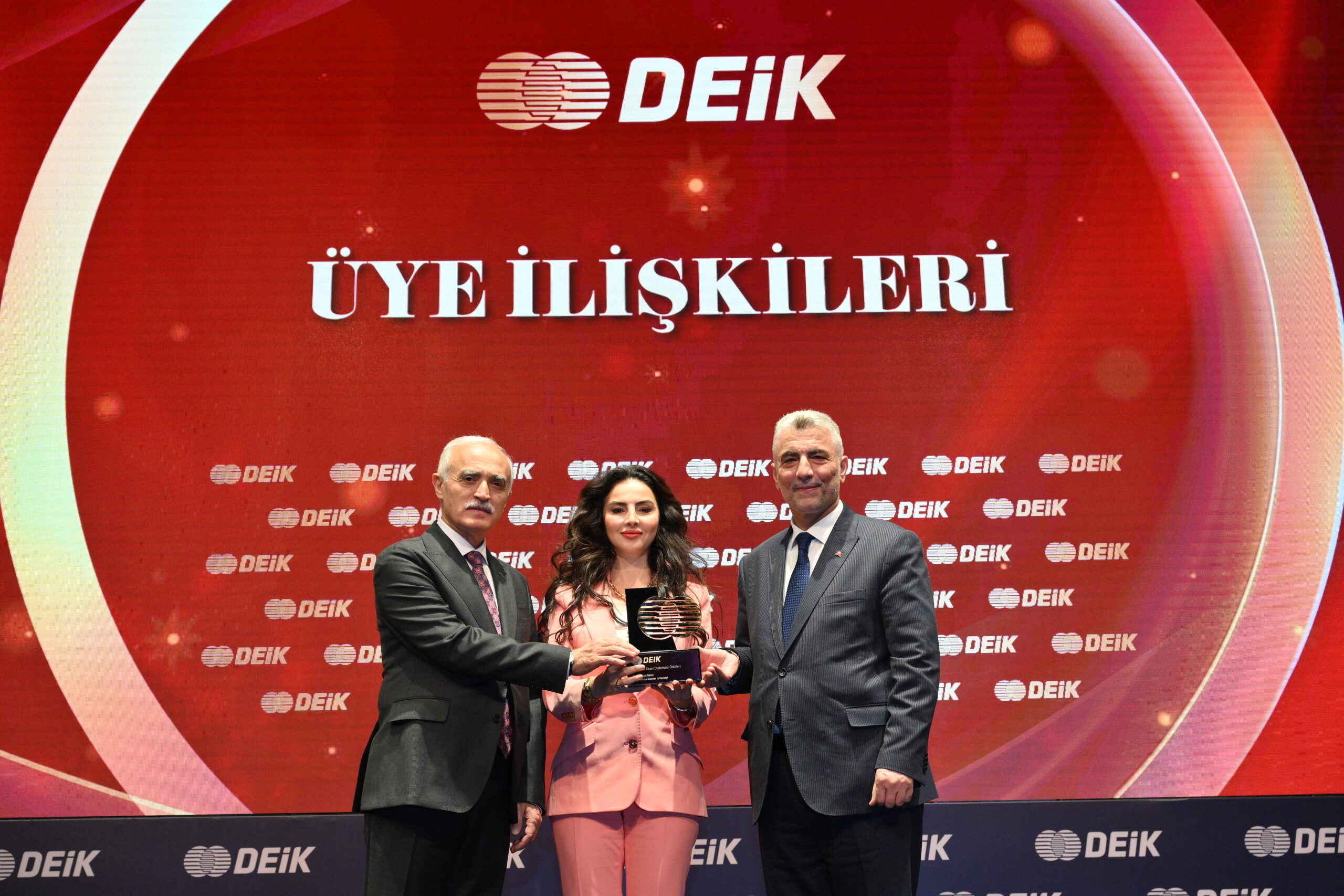 Ödülün hiçbir maliyeti yok dedi  ticari diplomasinin EN’lerini seçti
