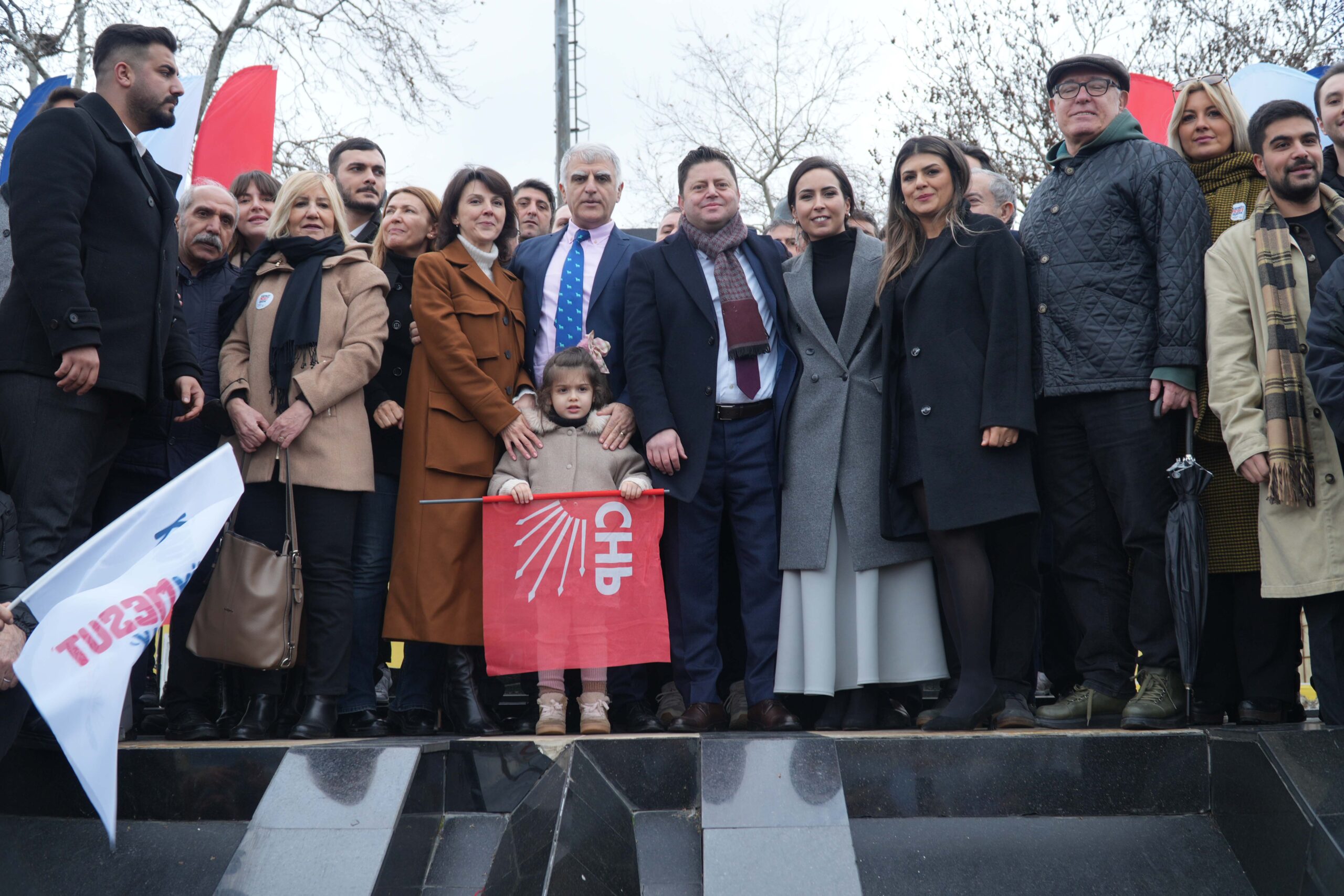 Dijital devrim sözü verdi rekor oy hedefi koydu