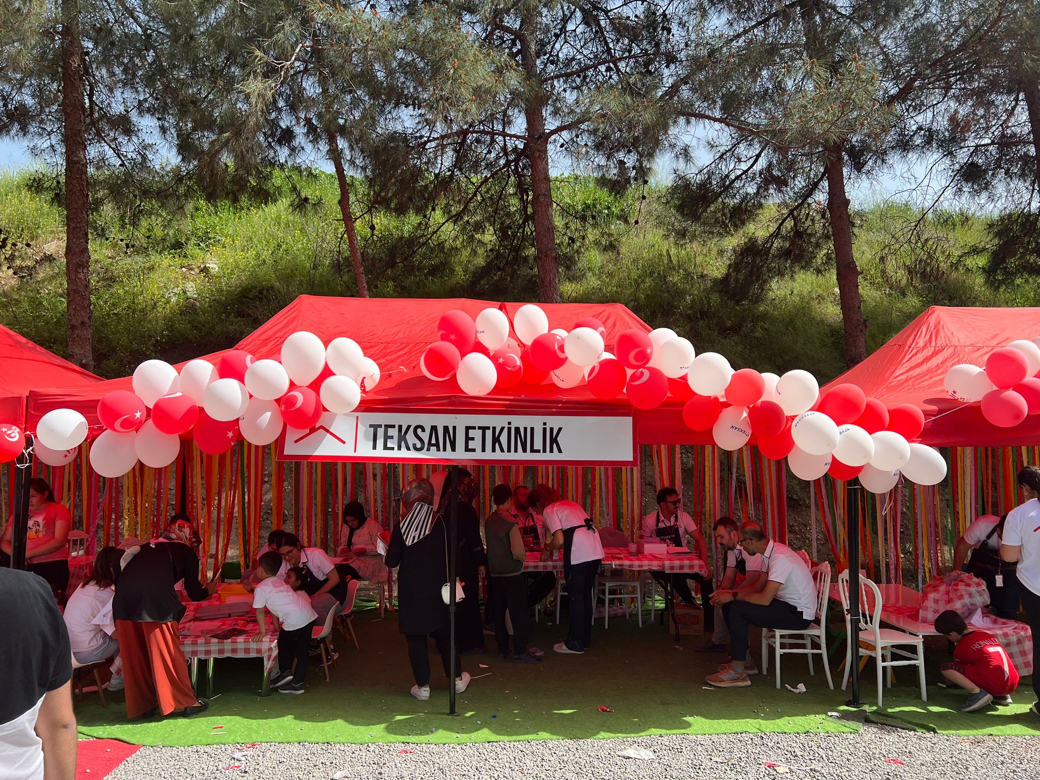 Teksan, 23 Nisan’da depremzede çocuklar unutulmadı