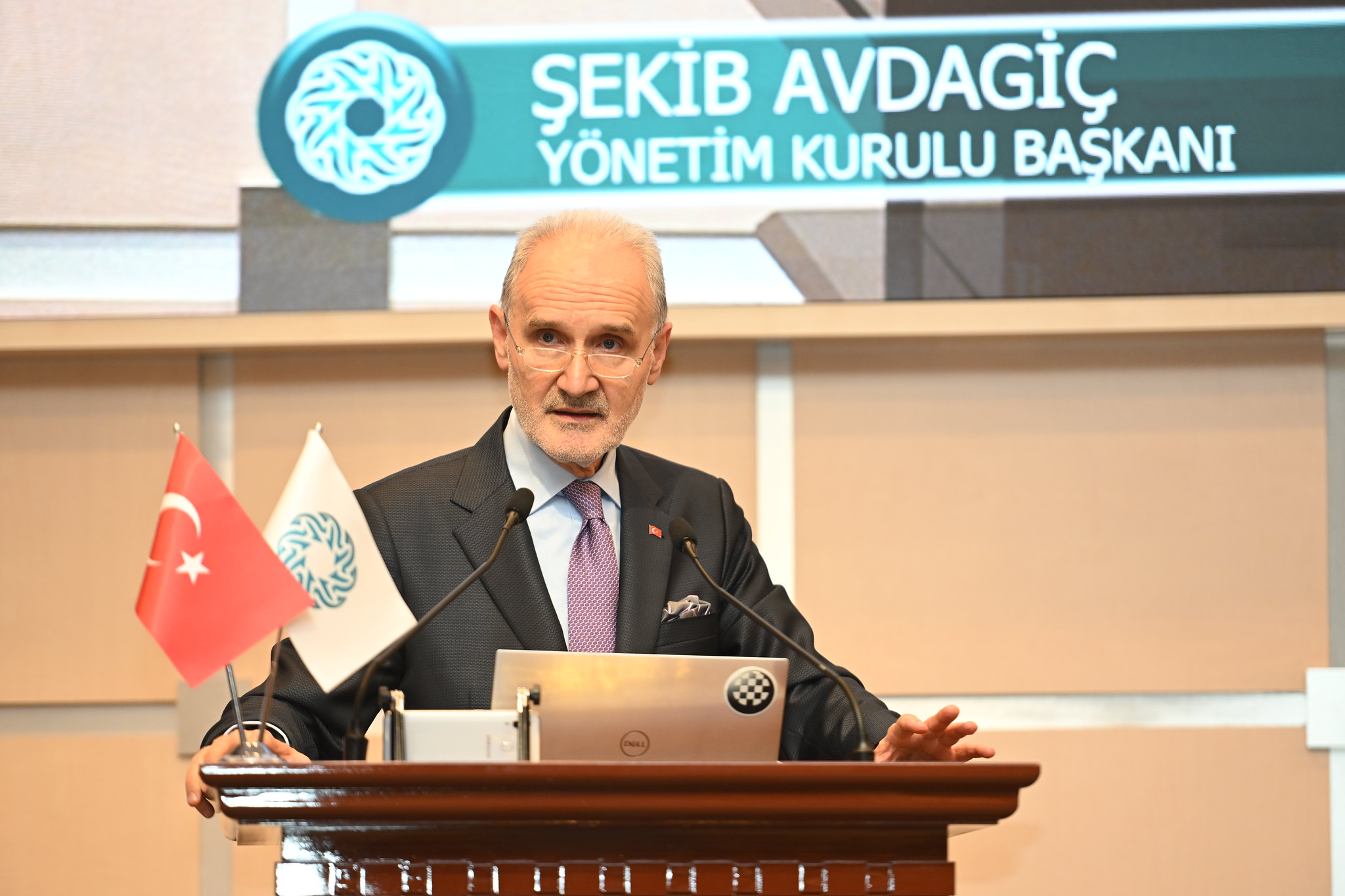 Ekonomiye odaklanma çağrısı