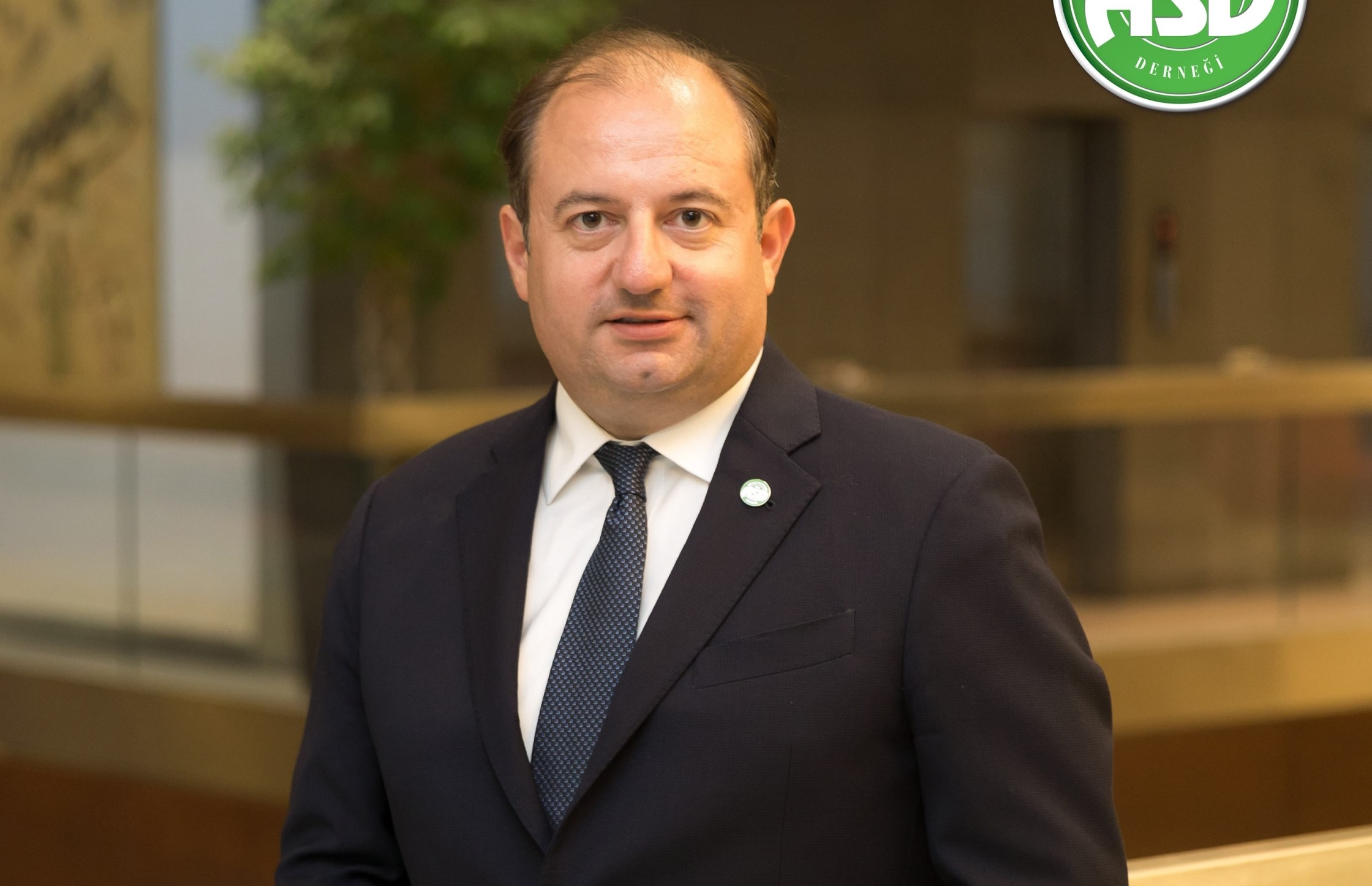 Yeniden başkan seçildi çevreye odaklanma mesajı verdi