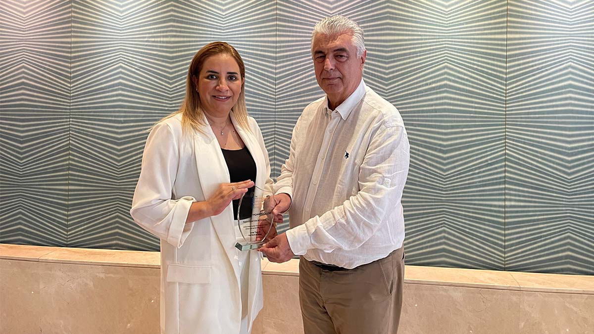 Emel Elik Bezaroğlu konaklama dalında başarı ödülü aldı