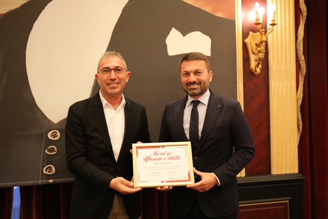 Kent Ulaşımına Katkı Ödülü Nevhan Gündüz’ün oldu