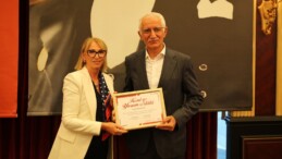 Dijitalleşme ödülü Mehmet Önder’e gitti