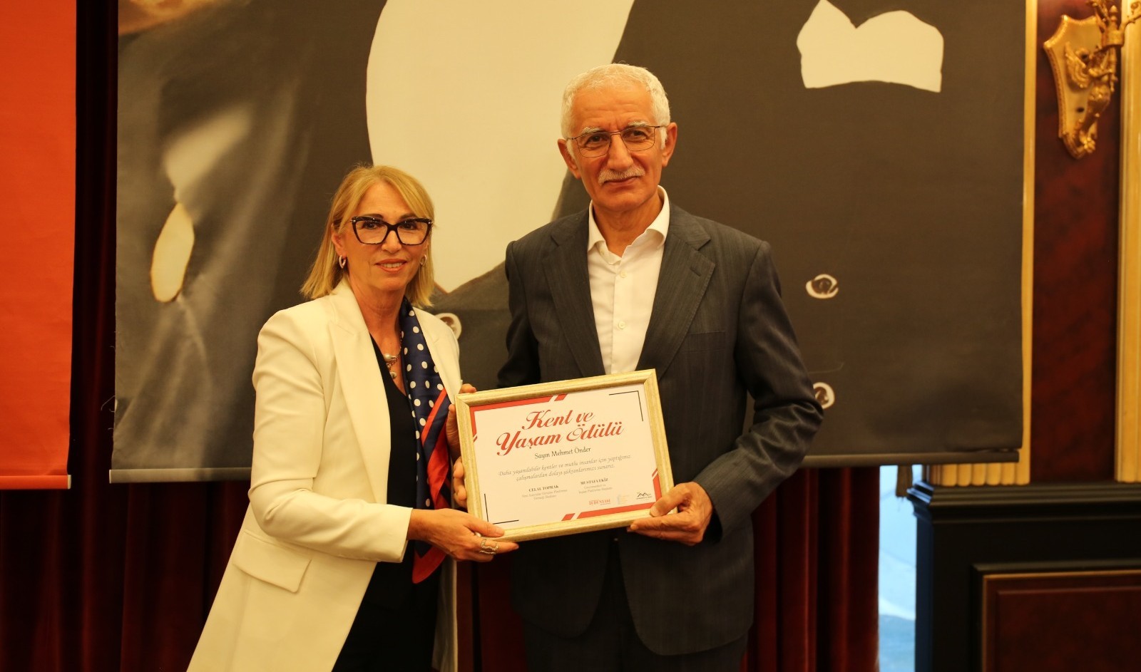 Dijitalleşme ödülü Mehmet Önder’e gitti