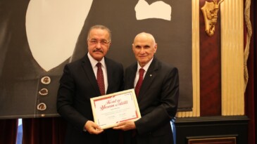Kentsel Dönüşüm Ödülü Nihat Şen’e verildi