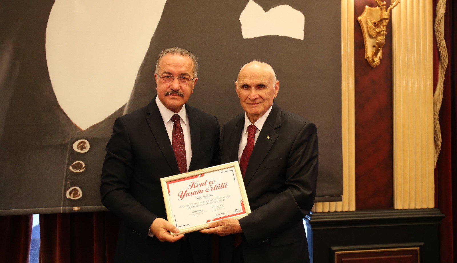 Kentsel Dönüşüm Ödülü Nihat Şen’e verildi