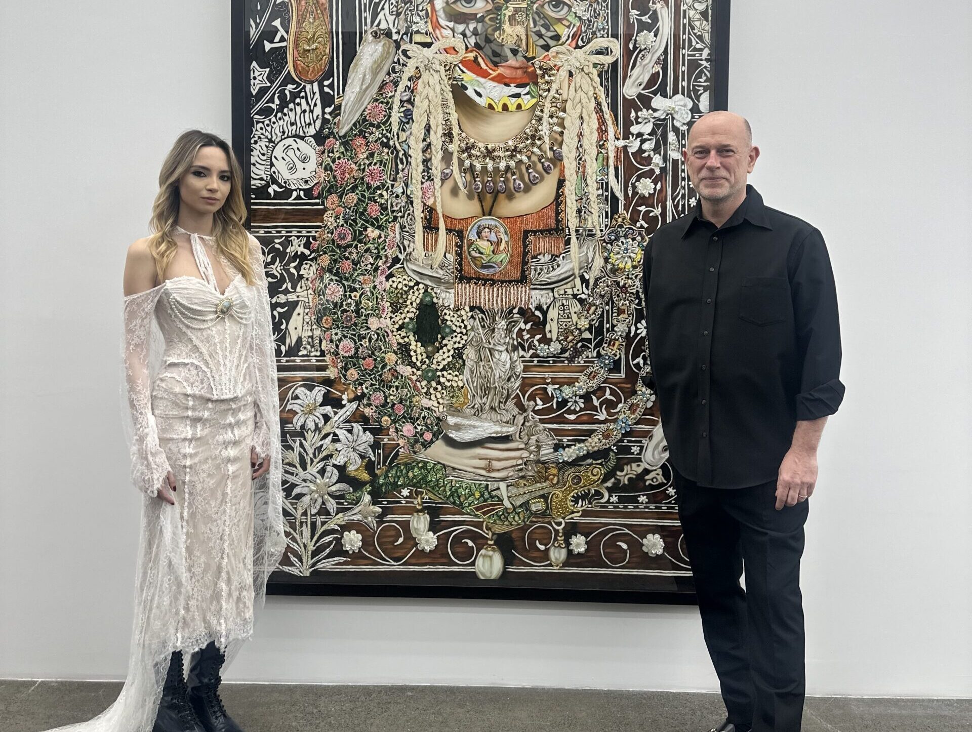 Tosyalı, genç sanatçıları destekleyerek kültürel üretime katkısını sürdürüyor