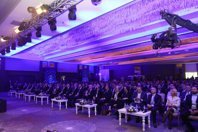 Uluslararasi Ekonomi Zirvesi (1)